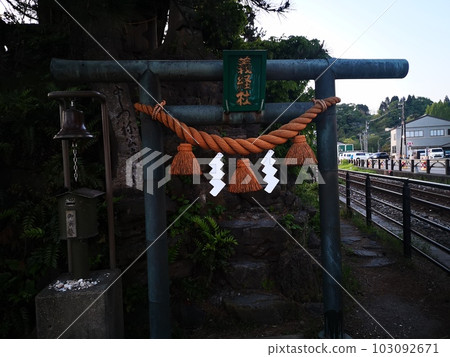 Yoshitsune Rock, Amaharashi Beach, Takaoka City, Toyama Prefecture 103092671