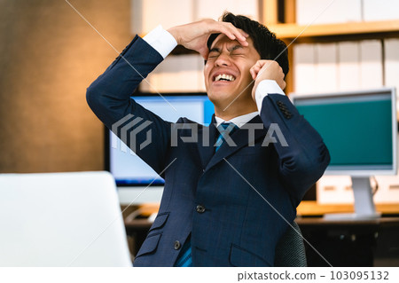 商人因麻煩而震驚 商人因麻煩而震驚 103095132