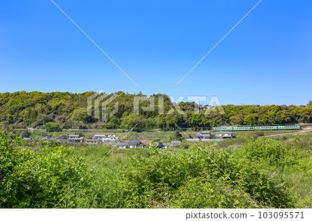 貫穿清新綠色山村的“湯布院之森” 103095571