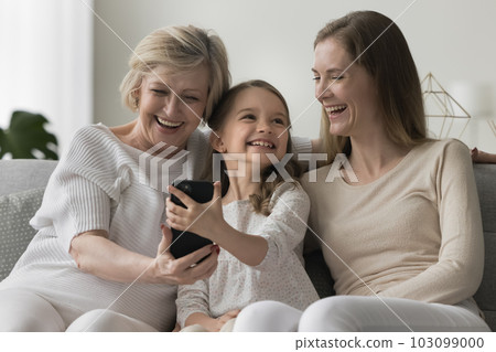 Multigenerational family spend leisure on internet using smart phone Multigenerational family spend leisure on internet using smart phone 103099000