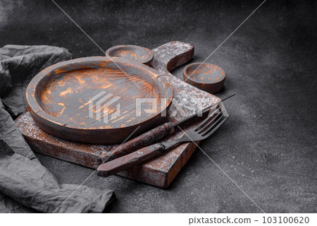 Empty wooden plate, knife, fork and cutting board 103100620