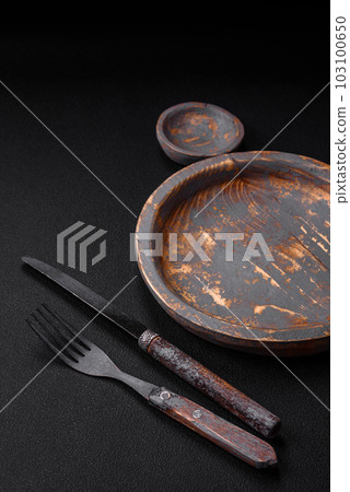 Empty wooden plate, knife, fork and cutting board 103100650