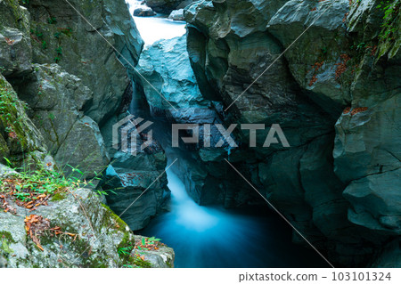 Tokushima Prefecture Designated Natural Monument 14 Dogama, Tsurugi Town, Mima District, Tokushima Prefecture Tokushima Prefecture Designated Natural Monument 14 Dogama, Tsurugi Town, Mima District, Tokushima Prefecture 103101324