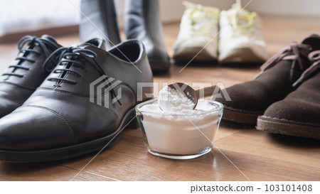 Shoes and baking soda│Image of deodorizing effect of baking soda Shoes and baking soda│Image of deodorizing effect of baking soda 103101408