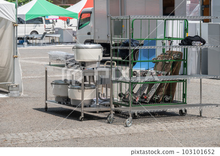 Event venue transportation and delivery of kitchen equipment Event venue transportation and delivery of kitchen equipment 103101652