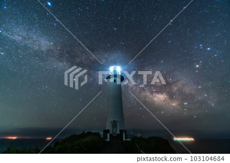 Milky Way and Lighthouse Tsumekizaki, Izu [Shizuoka Prefecture] 103104684