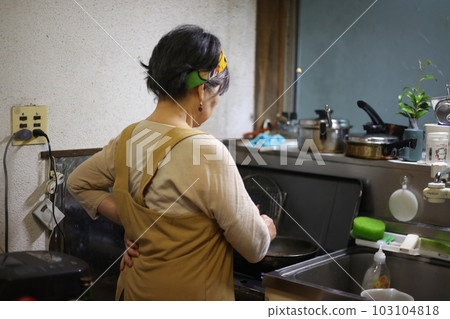 Woman cooking 103104818