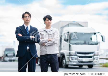 年輕商人和貨車司機 103106093