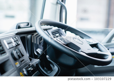 Large truck driver's seat Large truck driver's seat 103107229