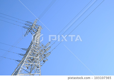 Power transmission tower in the blue sky 103107365