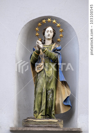 Virgin Mary, statue on the house facade in Graz, Styria, Austria Virgin Mary, statue on the house facade in Graz, Styria, Austria 103108545