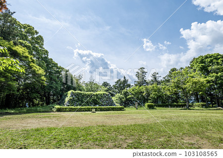 The ruins of Futamata Castle are mountain castle ruins from the Warring States period located in Futamata, Tenryu Ward, Hamamatsu City, Shizuoka Prefecture. 103108565