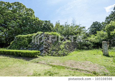 The ruins of Futamata Castle are mountain castle ruins from the Warring States period located in Futamata, Tenryu Ward, Hamamatsu City, Shizuoka Prefecture. The ruins of Futamata Castle are mountain castle ruins from the Warring States period located in Futamata, Tenryu Ward, Hamamatsu City, Shizuoka Prefecture. 103108566