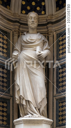 Saint James by Niccolo di Piero Lamberti, Orsanmichele Church in Florence, Tuscany, Italy Saint James by Niccolo di Piero Lamberti, Orsanmichele Church in Florence, Tuscany, Italy 103108780