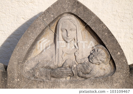 Virgin Mary with Baby Jesus, St. Gilgen on Wolfgang See lake, Austria Virgin Mary with Baby Jesus, St. Gilgen on Wolfgang See lake, Austria 103109467