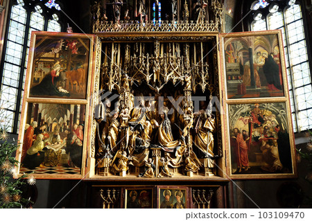 Main altar in Parish church in St. Wolfgang on Wolfgangsee in Austria Main altar in Parish church in St. Wolfgang on Wolfgangsee in Austria 103109470