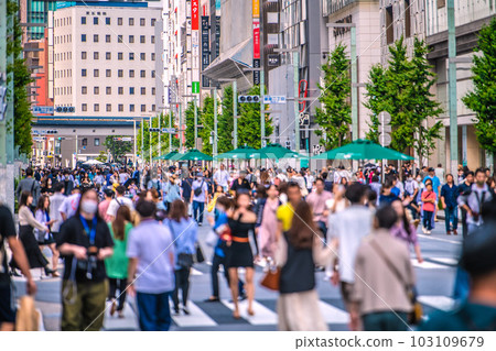 過渡到日本東京城市景觀 5 級後將近兩週......即使在銀座 Hokoten 也有更多沒有 ma 的人......沒有感染爆炸 = 5 月 21 日 過渡到日本東京城市景觀 5 級後將近兩週......即使在銀座 Hokoten 也有更多沒有 ma 的人......沒有感染爆炸 = 5 月 21 日 103109679