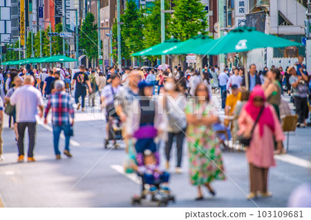 過渡到日本東京城市景觀 5 級後將近兩週......即使在銀座 Hokoten 也有更多沒有 ma 的人......沒有感染爆炸 = 5 月 21 日 103109681