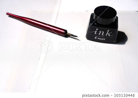 卡通手稿紙和墨水和筆 103110448