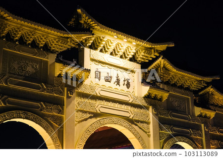 自由廣場門，中正紀念堂在晚上，台北，台灣 103113089