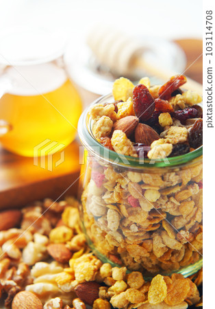 fruit granola and honey 103114708