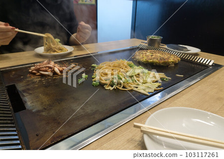 Okonomiyaki cooking image 103117261