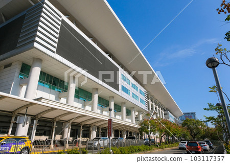 台灣高雄市新左營站 103117357