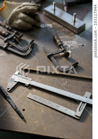 Calipers 103117944