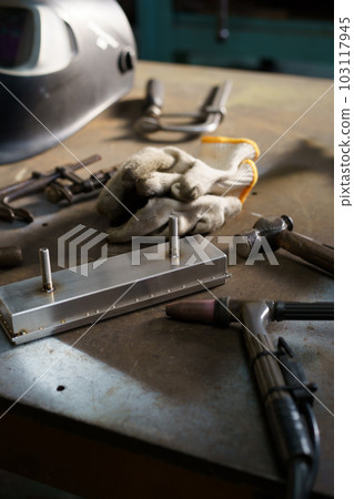 Welding work for stainless steel parts 103117945