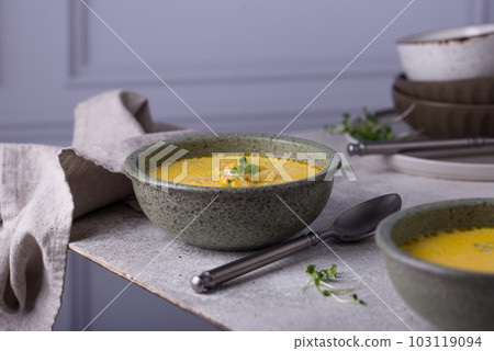 Cheese soup Cheeseburger with minced meat 103119094