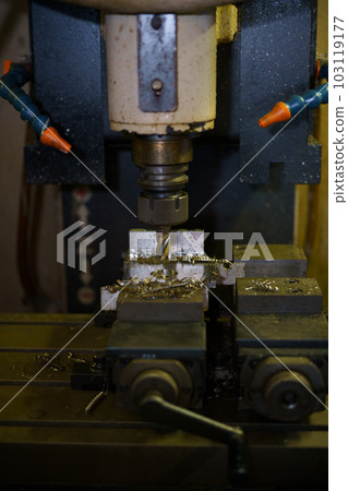 Cutting with an end mill 103119177