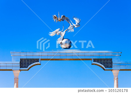 Ezgulik Arch at Independence square, Tashkent Ezgulik Arch at Independence square, Tashkent 103120178