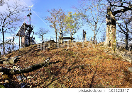 丹澤山地的科莫杜里山山頂 丹澤山地的科莫杜里山山頂 103123247