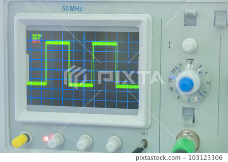 Oscilloscope with green wave on the display 103123306