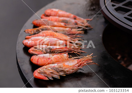Process of cooking fresh red langoustine shrimps, prawns on grill - street food 103123354