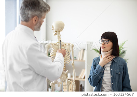 Lady in C collar visiting doctor in clinic for consultation Lady in C collar visiting doctor in clinic for consultation 103124567