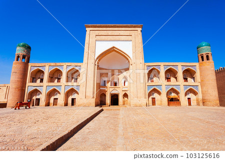 Medrese Kutlug Murad Inaka in Khiva 103125616