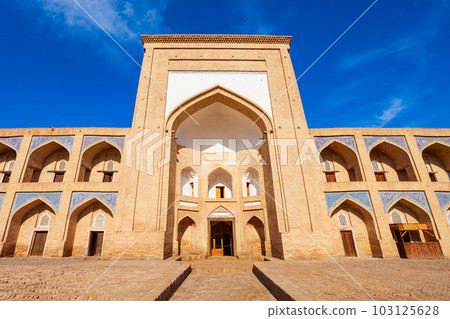 Medrese Kutlug Murad Inaka in Khiva 103125628
