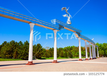 Ezgulik Arch at Independence square, Tashkent 103125774