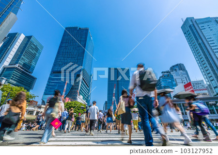 Tokyo cityscape in Japan Towards the future! . Escape from corona, rapid increase in people without masks, no explosion of infection = 18th 103127952