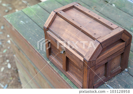 Treasure Chest  103128958