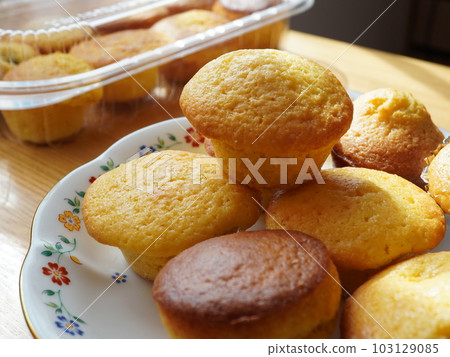 handmade muffins 103129085