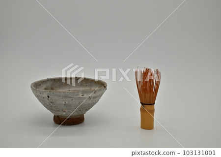 I made a tea bowl by removing only large stones from the soil from the mountain. 103131001