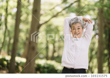 高級婦女行使 103131575