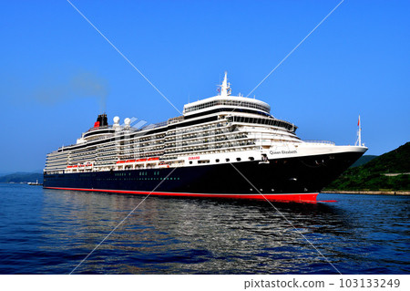elegant luxury liner queen elizabeth 103133249