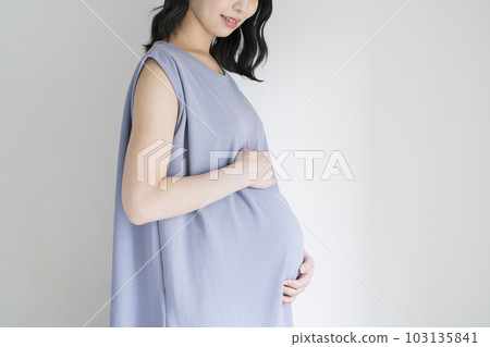 Pregnant young woman, white background 103135841