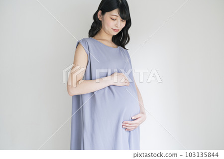 Pregnant young woman, white background 103135844