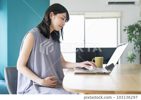 Pregnant woman doing remote work at home 103136297