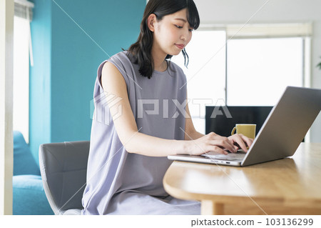 Pregnant woman doing remote work at home 103136299