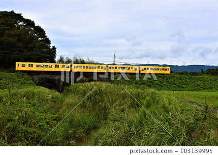 三宜鐵道穿過眼鏡橋 103139995